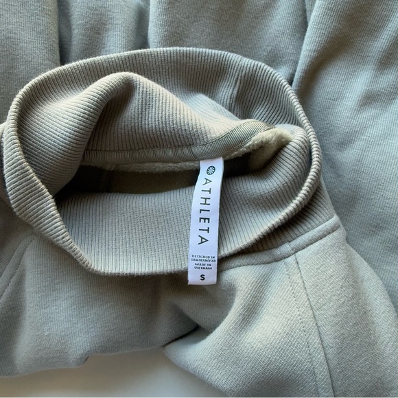 Athleta Cozy Funnel Neck Side Pocket Sweatshirt Small - Picture 4 of 7